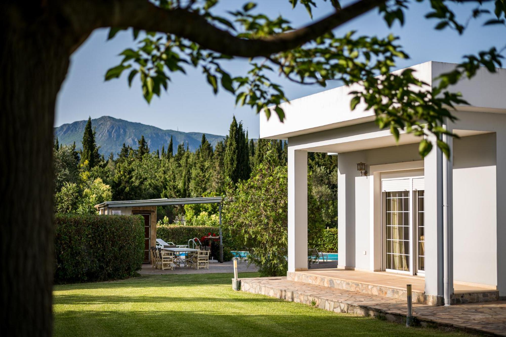 Villa Nefeli With Private Pool By Konnect Dassiá Eksteriør bilde